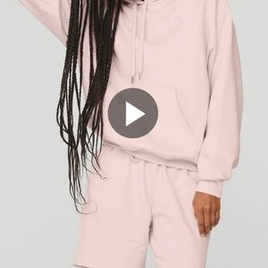 Alo yoga accolade set hoodie and shorts